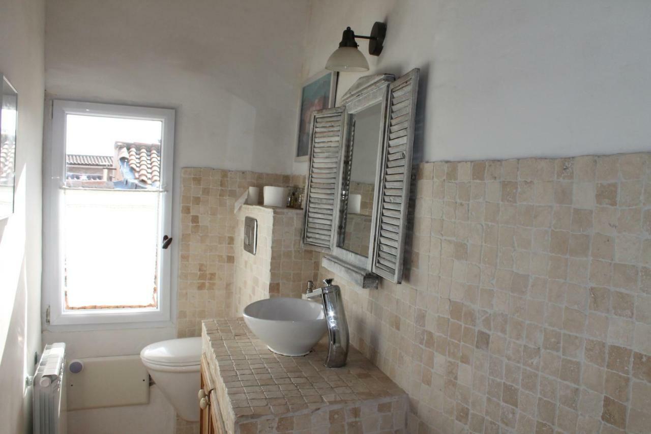 شقة Duplex En Plein Centre LʼIsle-sur-la-Sorgue المظهر الخارجي الصورة